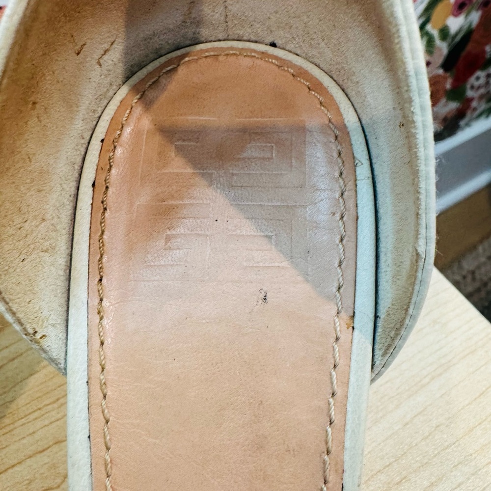 Vintage Givenchy Cream Heels d’Orsay Design - Picture 2 of 7
